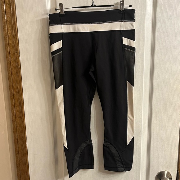 Lululemon Run: Inspire Crop || *All Full-On Luxtreme Size 6 Black / White - Picture 8 of 14